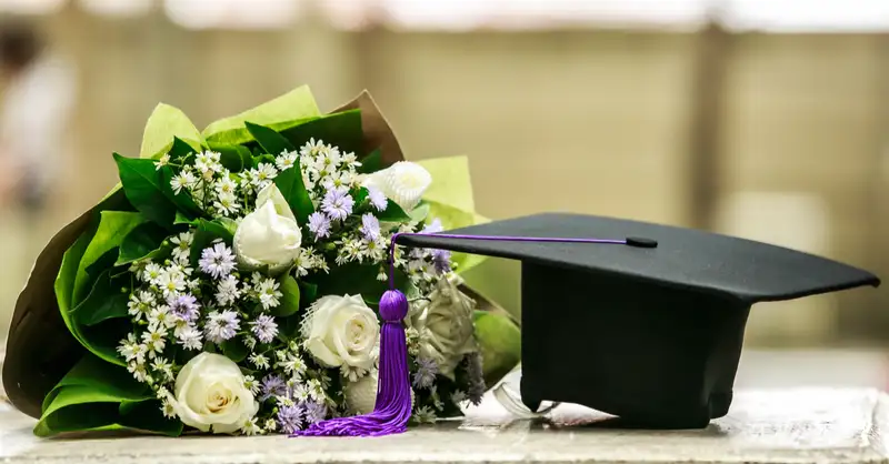 Mẫu hoa tặng lễ tốt nghiệp thanh lịch và ý nghĩa