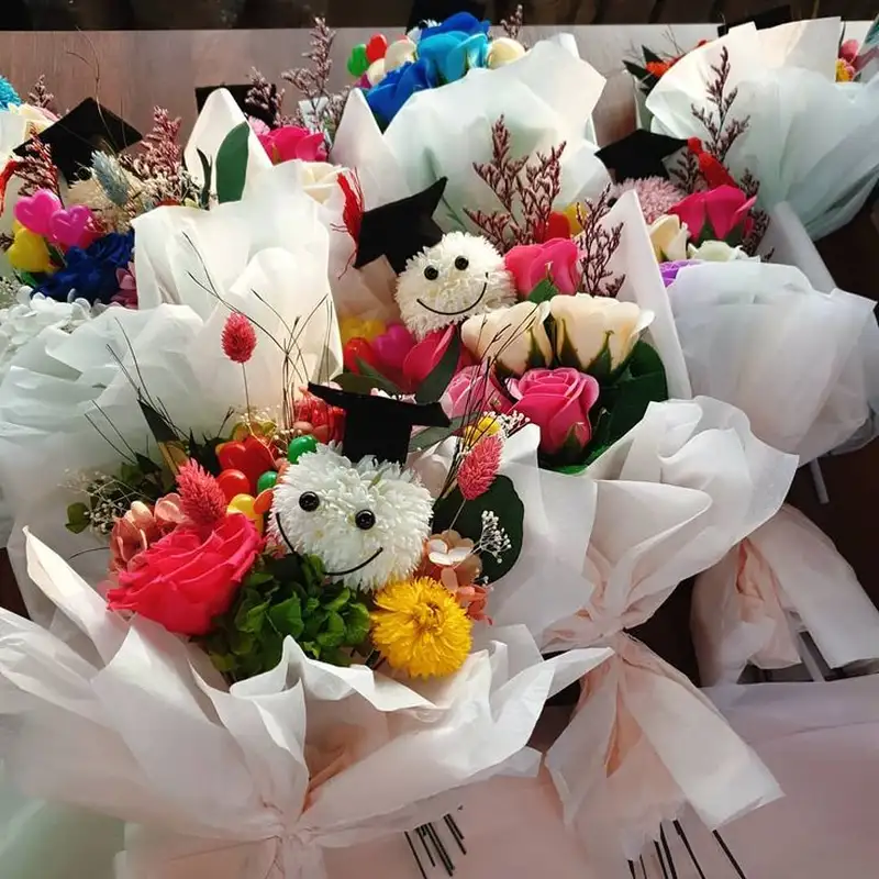 Hoa tặng lễ tốt nghiệp biểu tượng của thành công mới