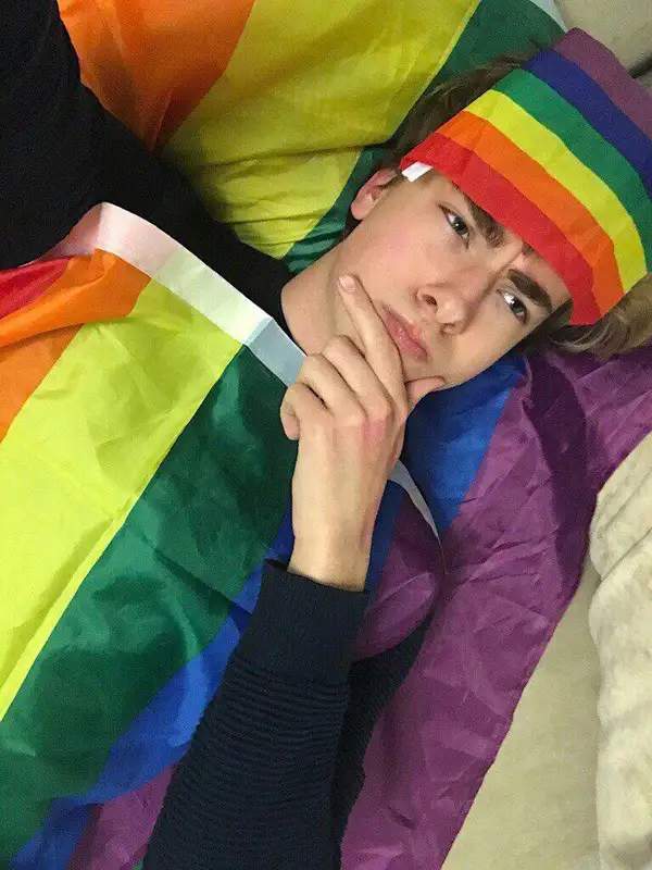 Meme LGBT đầy cảm xúc