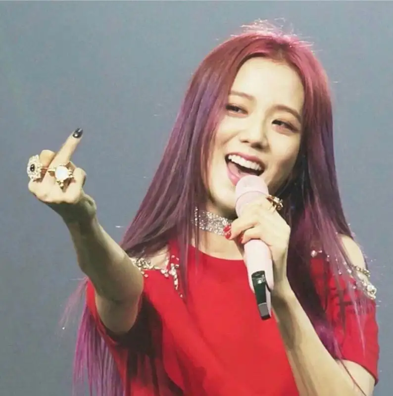Meme Blackpink dơ ngón thối hài hước