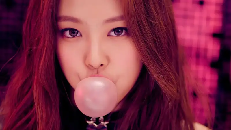 Meme Blackpink thổi bong bóng hài hước