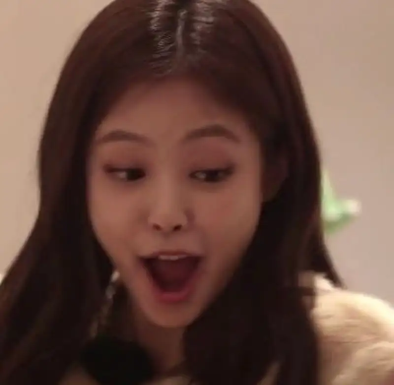 Meme Blackpink với biểu cảm hồn nhiên
