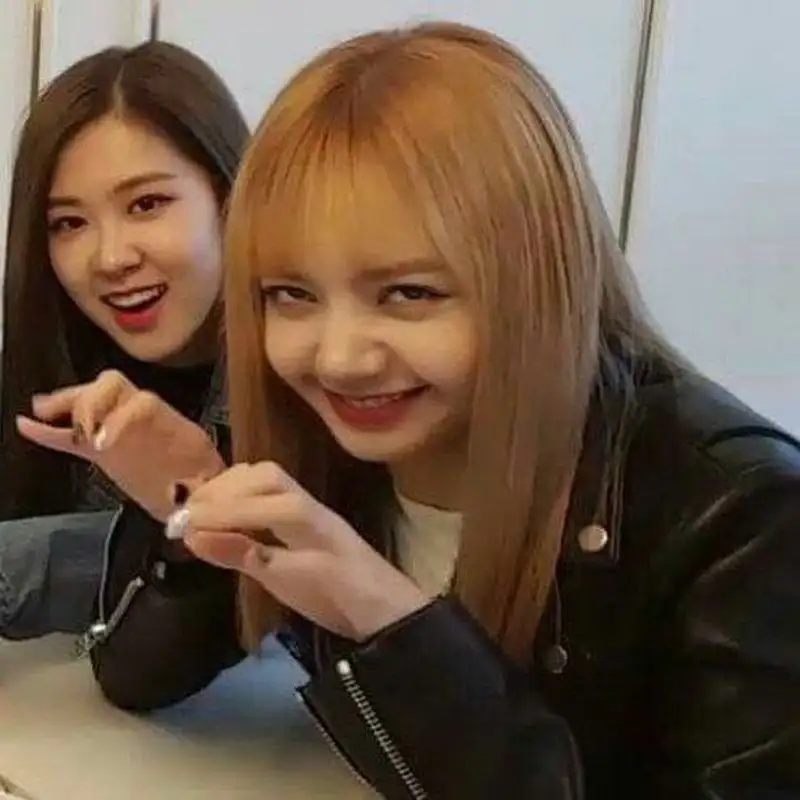 Meme Blackpink với gương mặt bí hiểm hài hước