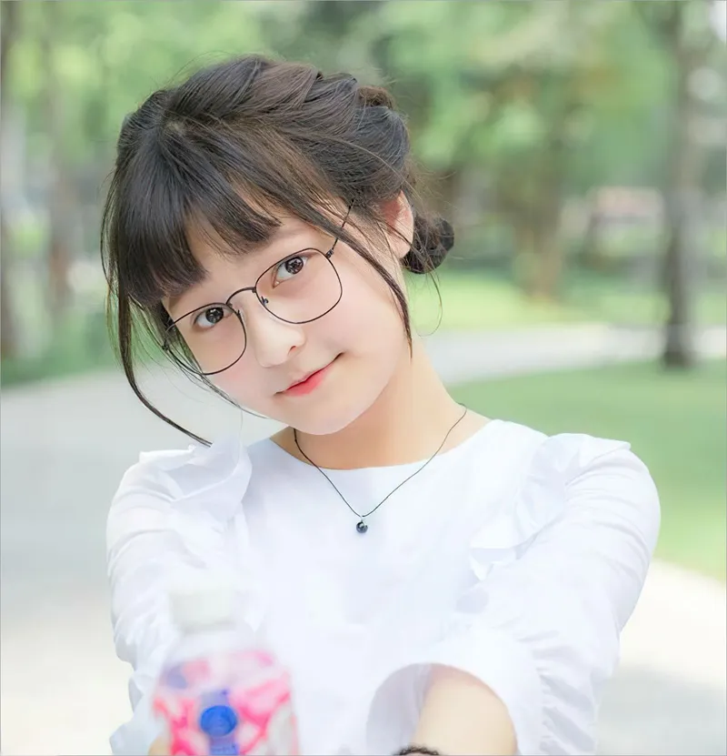 Làm sáng bừng hồ sơ cá nhân với avatar gái duyên dáng