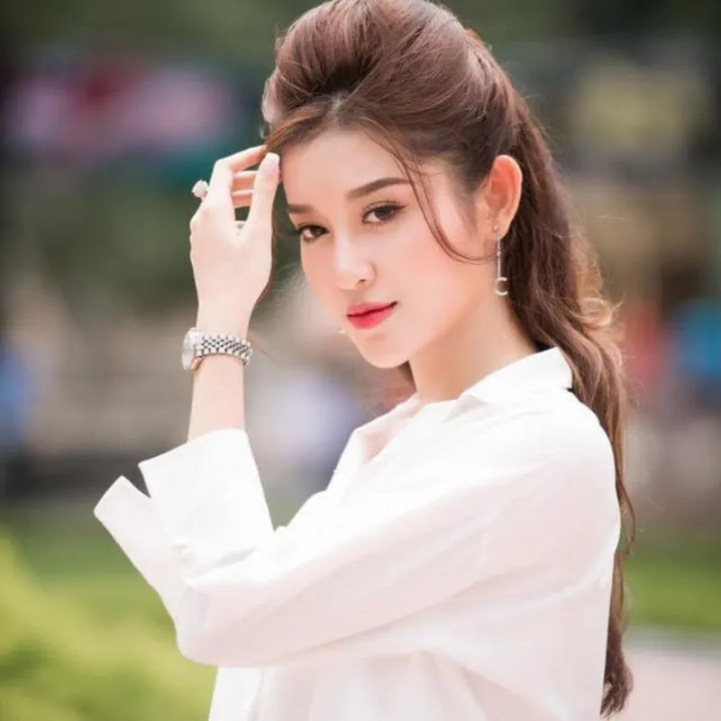 Hãy để avatar gái làm mới hồ sơ cá nhân của bạn