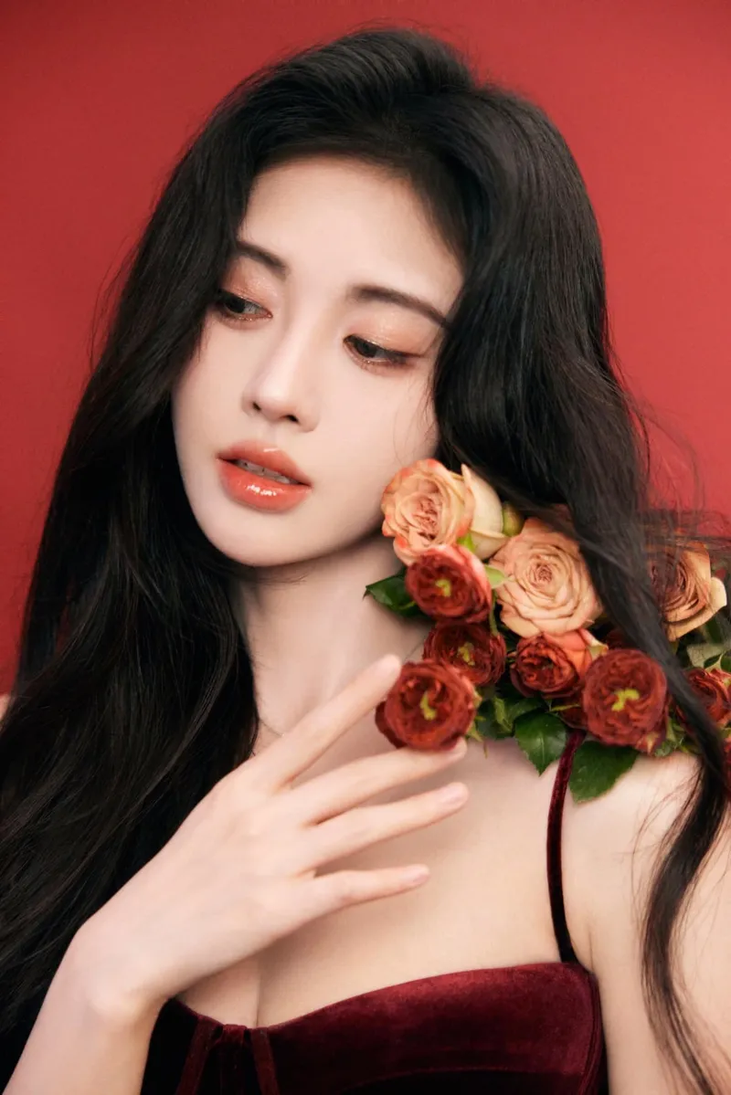 Làm mới diện mạo hồ sơ với avatar gái cá tính