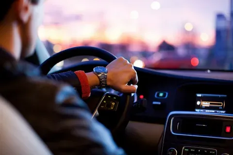 Ảnh trai đẹp ngồi ô tô, nam tính mạnh mẽ. Ảnh trai đẹp ngồi ô tô, nam tính mạnh mẽ.