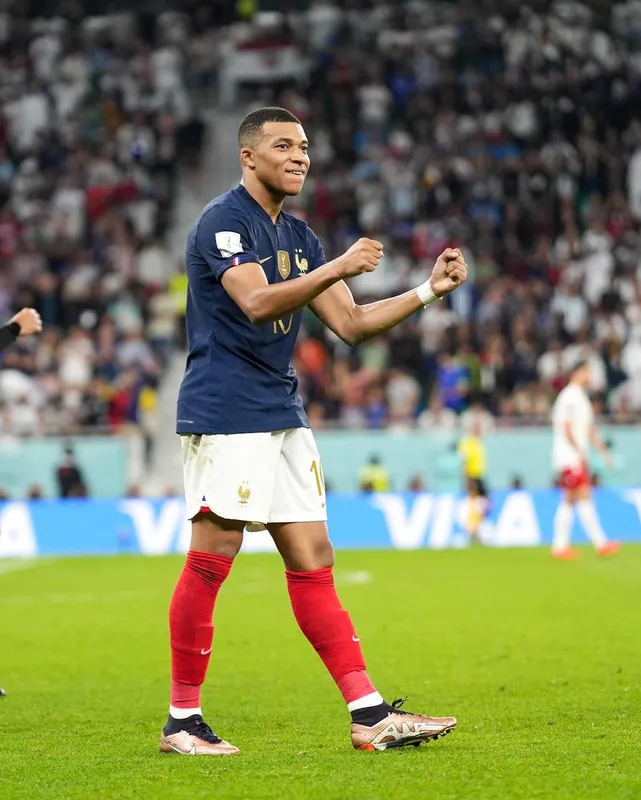 Chiêm ngưỡng ảnh Mbappe đẹp trai hút hồn Chiêm ngưỡng ảnh Mbappe đẹp trai hút hồn