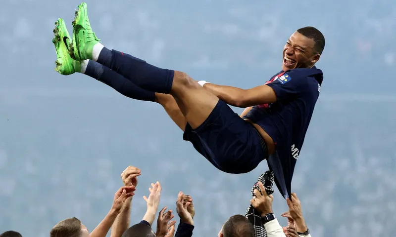 Mbappe đẹp trai với thần thái tự tin Mbappe đẹp trai với thần thái tự tin