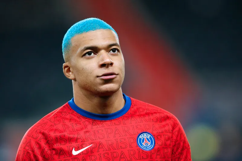 Khám phá vẻ đẹp trai của Mbappe trên sân Khám phá vẻ đẹp trai của Mbappe trên sân