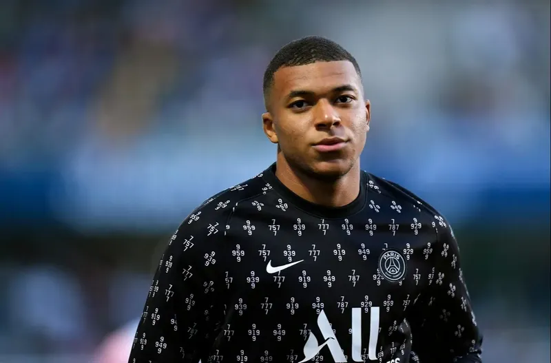 Mbappe đẹp trai cùng phong cách mạnh mẽ Mbappe đẹp trai cùng phong cách mạnh mẽ