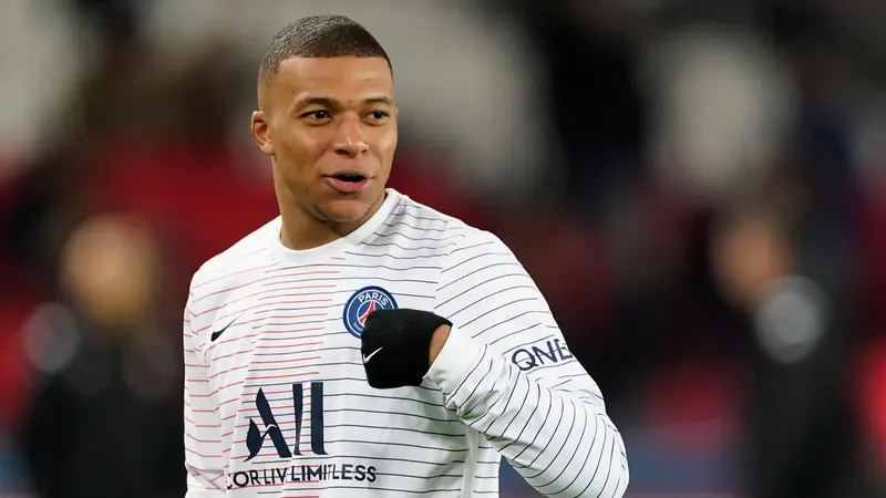 Vẻ đẹp trai khó cưỡng của Mbappe trong ảnh Vẻ đẹp trai khó cưỡng của Mbappe trong ảnh