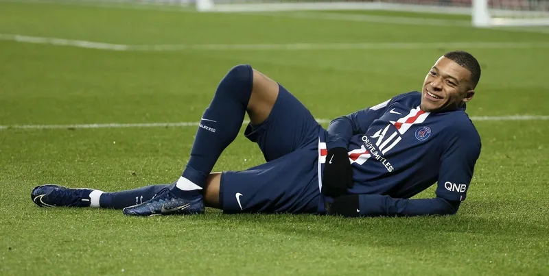 Mbappe đẹp trai khiến người hâm mộ ngất ngây Mbappe đẹp trai khiến người hâm mộ ngất ngây
