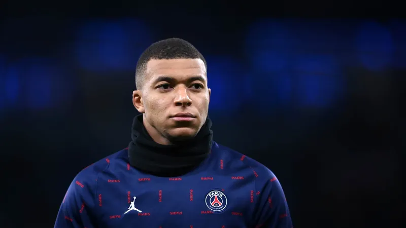 Vẻ đẹp trai của Mbappe qua loạt ảnh nổi bật Vẻ đẹp trai của Mbappe qua loạt ảnh nổi bật
