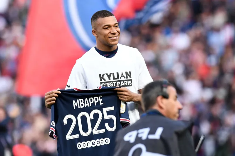 Mbappe đẹp trai hút hồn từng khoảnh khắc đều hoàn hảo Mbappe đẹp trai hút hồn từng khoảnh khắc đều hoàn hảo