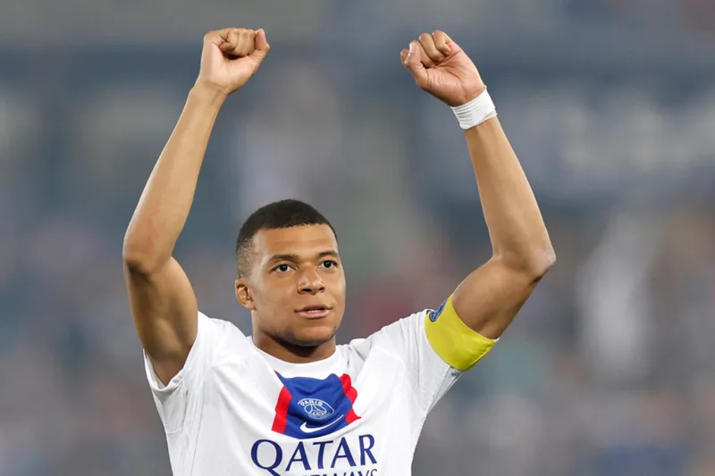Mbappe đẹp trai cùng ánh mắt hút hồn Mbappe đẹp trai cùng ánh mắt hút hồn