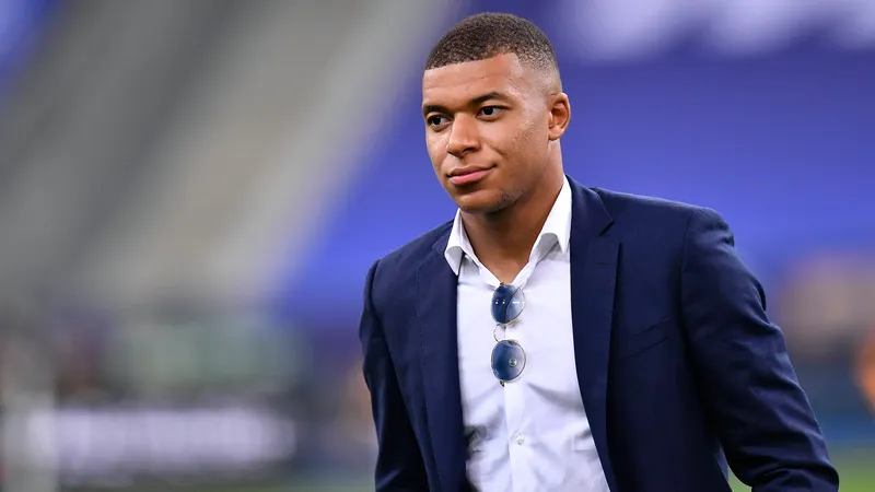 Vẻ đẹp trai của Mbappe qua từng góc chụp Vẻ đẹp trai của Mbappe qua từng góc chụp