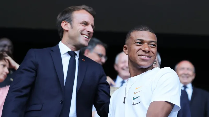 Mbappe đẹp trai với ánh nhìn đầy nội lực Mbappe đẹp trai với ánh nhìn đầy nội lực