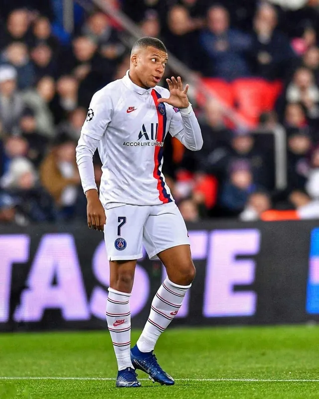 Ảnh Mbappe đẹp trai và phong độ vượt trội Ảnh Mbappe đẹp trai và phong độ vượt trội