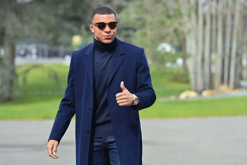 Ngắm ảnh Mbappe đẹp trai tràn đầy sức sống Ngắm ảnh Mbappe đẹp trai tràn đầy sức sống