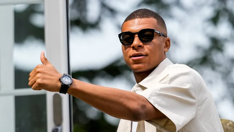 Ảnh Mbappe đẹp trai và nét quyến rũ không thể chối từ Ảnh Mbappe đẹp trai và nét quyến rũ không thể chối từ