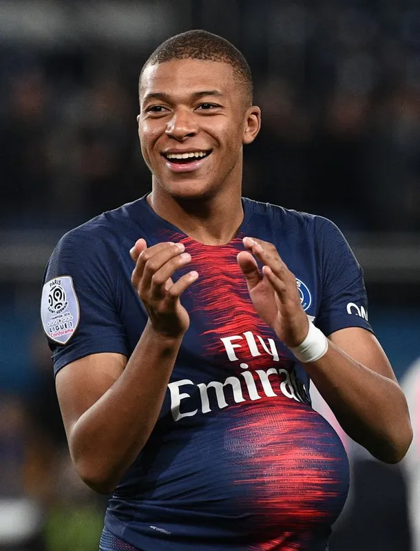 Ảnh Mbappe đẹp trai và phong cách thời thượng Ảnh Mbappe đẹp trai và phong cách thời thượng