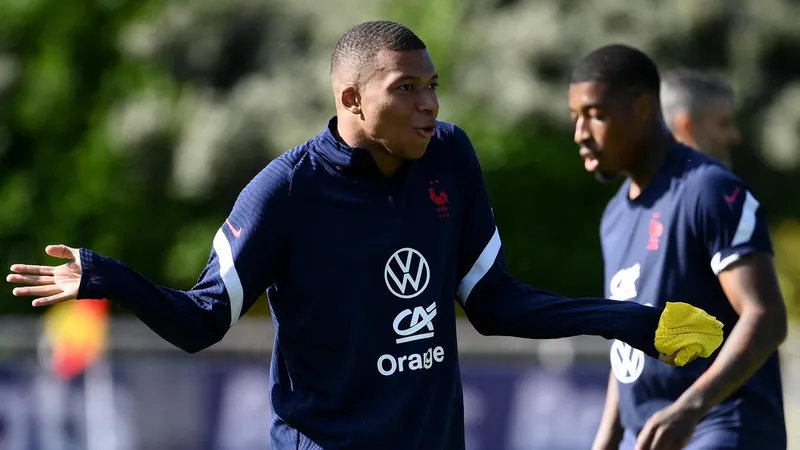 Ngắm nhìn Mbappe đẹp trai cùng vẻ tự tin mạnh mẽ Ngắm nhìn Mbappe đẹp trai cùng vẻ tự tin mạnh mẽ