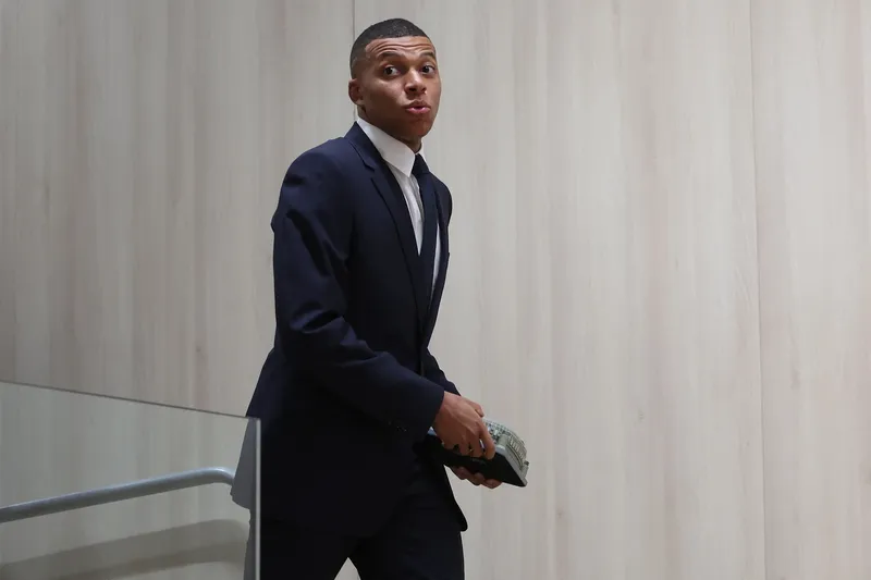 Mbappe đẹp trai thần thái làm say đắm lòng người Mbappe đẹp trai thần thái làm say đắm lòng người