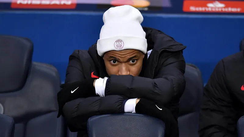 Ảnh Mbappe đẹp trai thần thái làm say lòng Ảnh Mbappe đẹp trai thần thái làm say lòng