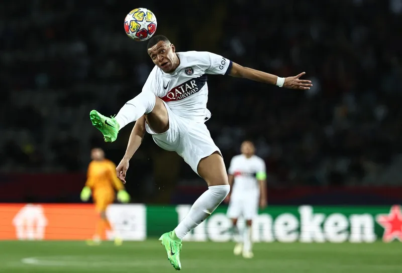 Mbappe đẹp trai đỉnh cao phong thái cuốn hút Mbappe đẹp trai đỉnh cao phong thái cuốn hút