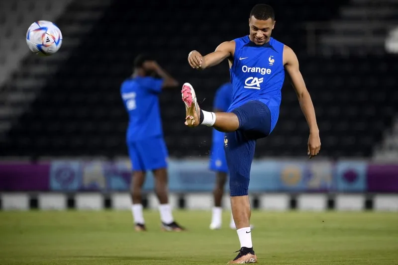Bộ sưu tập ảnh Mbappe đẹp trai cực chất Bộ sưu tập ảnh Mbappe đẹp trai cực chất