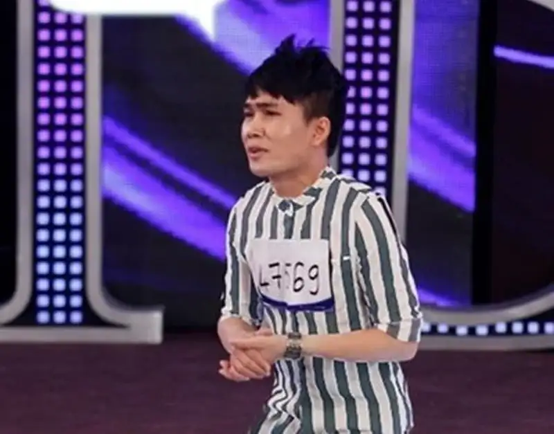Meme thí sinh quỳ lạy ban giám khảo