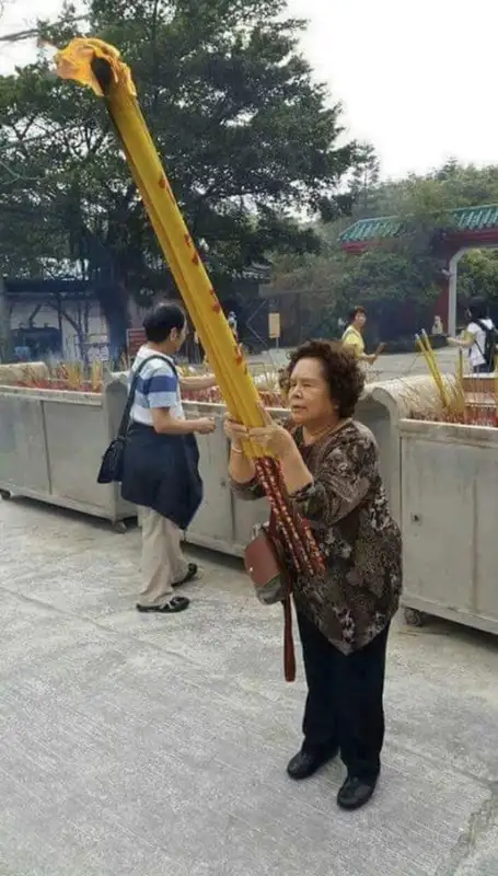 Meme lạy khiến người xem bật cười