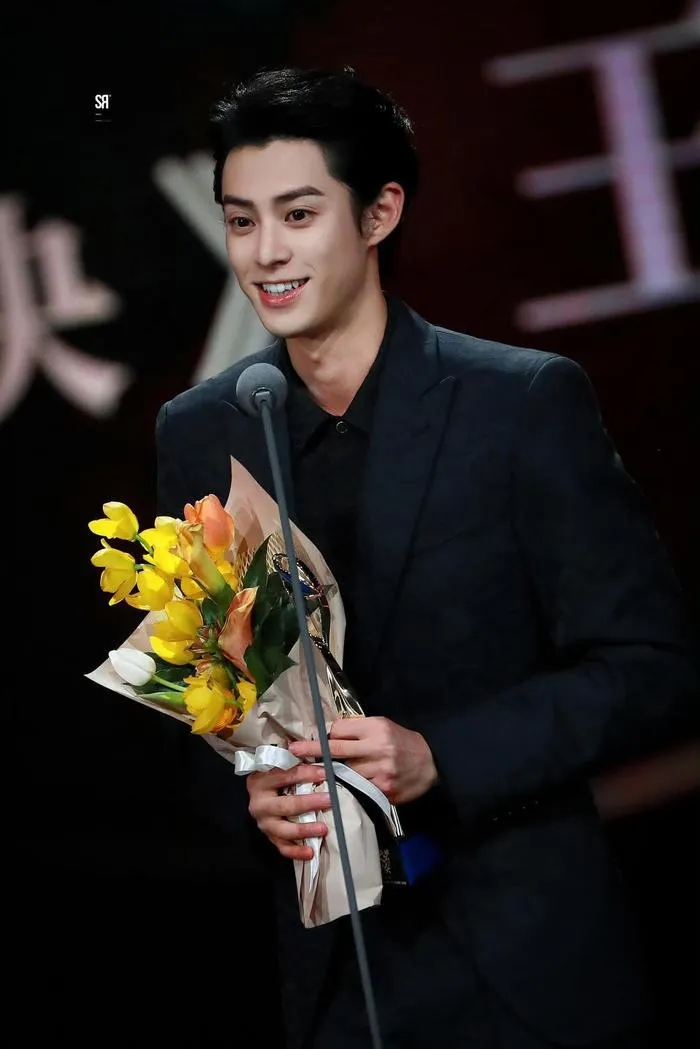 Diễn viên Vương Hạc Đệ hút hồn fan với nụ cười tỏa nắng Diễn viên Vương Hạc Đệ hút hồn fan với nụ cười tỏa nắng