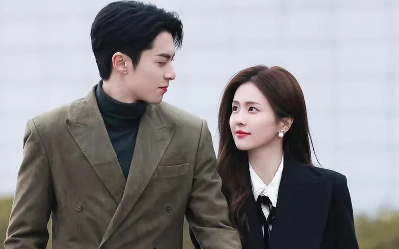 Diễn viên Vương Hạc Đệ lịch lãm và điển trai trong bộ vest Diễn viên Vương Hạc Đệ lịch lãm và điển trai trong bộ vest