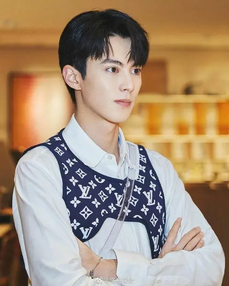 Diễn viên Vương Hạc Đệ trong tạo hình độc đáo và mới lạ Diễn viên Vương Hạc Đệ trong tạo hình độc đáo và mới lạ