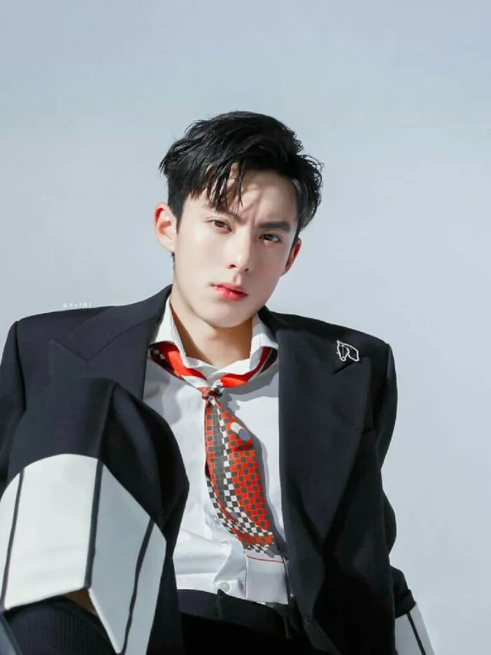 Diễn viên Vương Hạc Đệ với tạo hình mới lạ trong dự án phim Diễn viên Vương Hạc Đệ với tạo hình mới lạ trong dự án phim