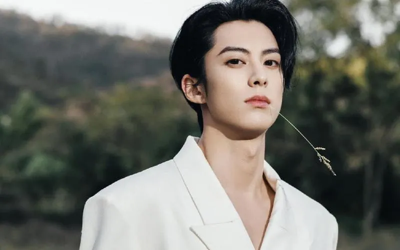 Diễn viên Vương Hạc Đệ tỏa sáng với nụ cười ấm áp Diễn viên Vương Hạc Đệ tỏa sáng với nụ cười ấm áp