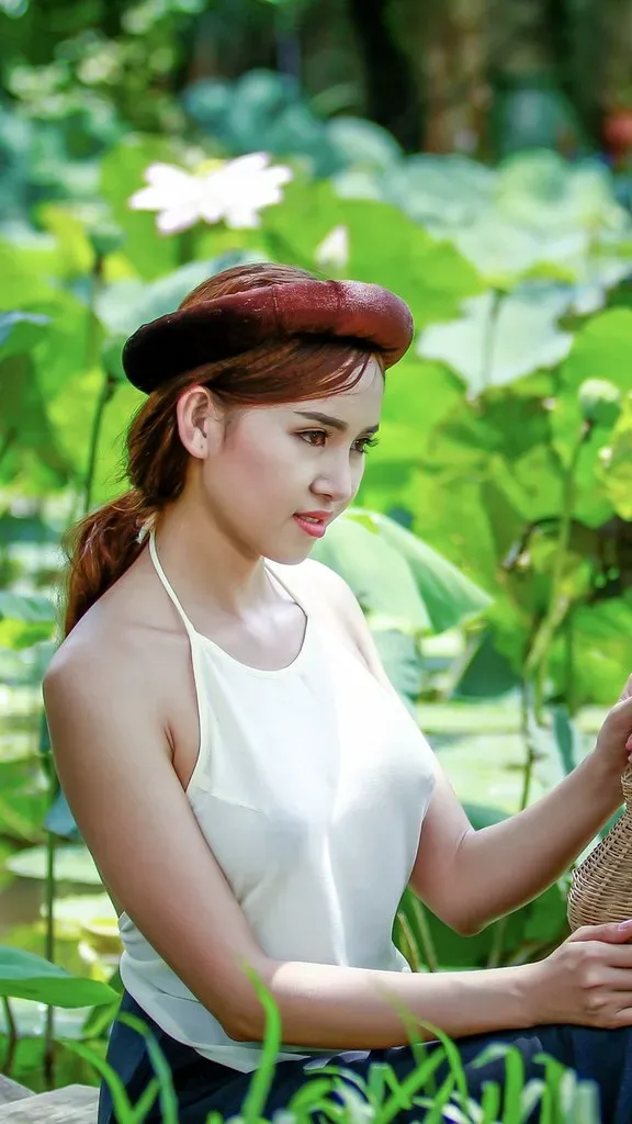 Tải ảnh gái đẹp mặc áo yếm mang vẻ đẹp cổ điển Tải ảnh gái đẹp mặc áo yếm mang vẻ đẹp cổ điển