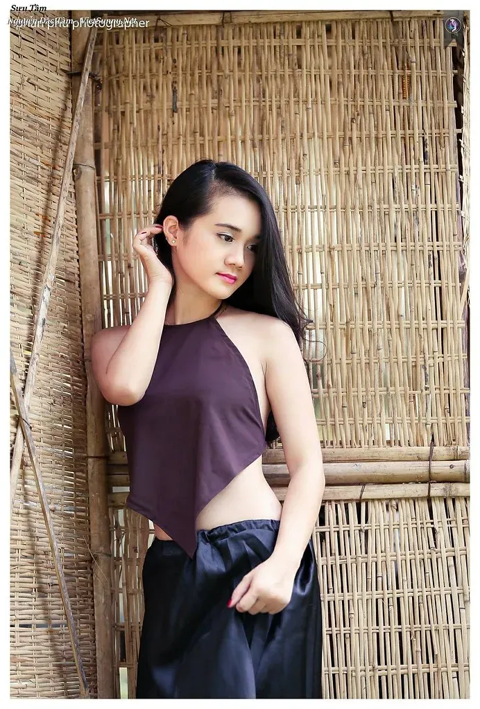 Ảnh gái đẹp mặc áo yếm mang nét truyền thống Ảnh gái đẹp mặc áo yếm mang nét truyền thống