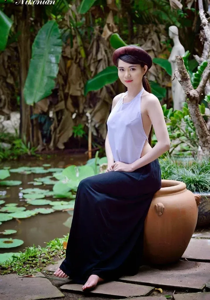 Tải ảnh gái đẹp mặc áo yếm đậm nét hoài cổ Tải ảnh gái đẹp mặc áo yếm đậm nét hoài cổ