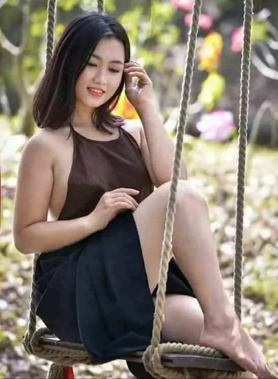 Từng góc nhìn trong ảnh gái đẹp mặc áo yếm Từng góc nhìn trong ảnh gái đẹp mặc áo yếm
