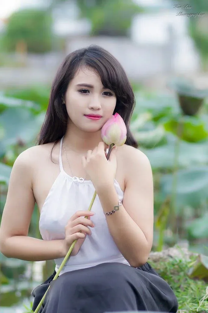 Chiêm ngưỡng ảnh gái đẹp mặc áo yếm nền nã Chiêm ngưỡng ảnh gái đẹp mặc áo yếm nền nã