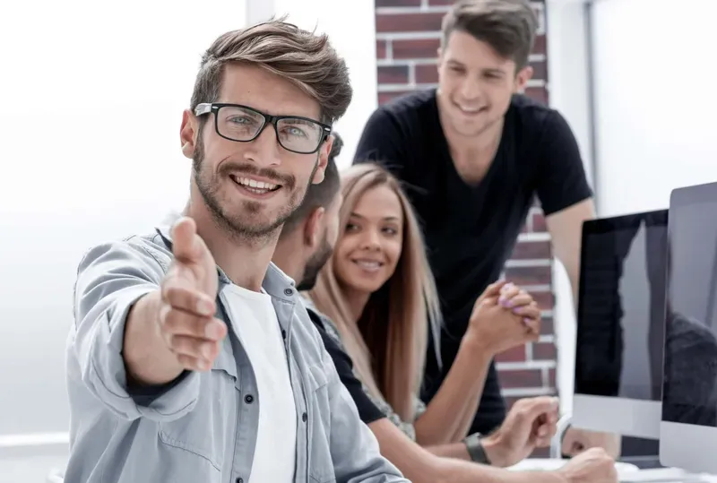 Nụ cười lãng mạn của trai đẹp Châu Âu Nụ cười lãng mạn của trai đẹp Châu Âu