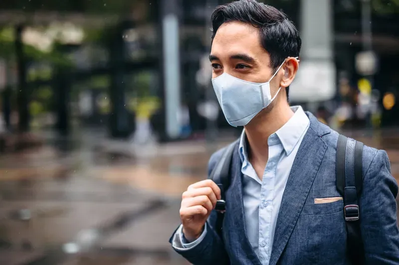 Ngầu như trai Hàn khi đeo khẩu trang thế này Ngầu như trai Hàn khi đeo khẩu trang thế này