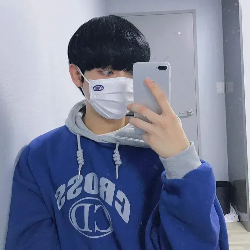 Ảnh trai Hàn đeo khẩu trang phong cách chất phát ngất Ảnh trai Hàn đeo khẩu trang phong cách chất phát ngất