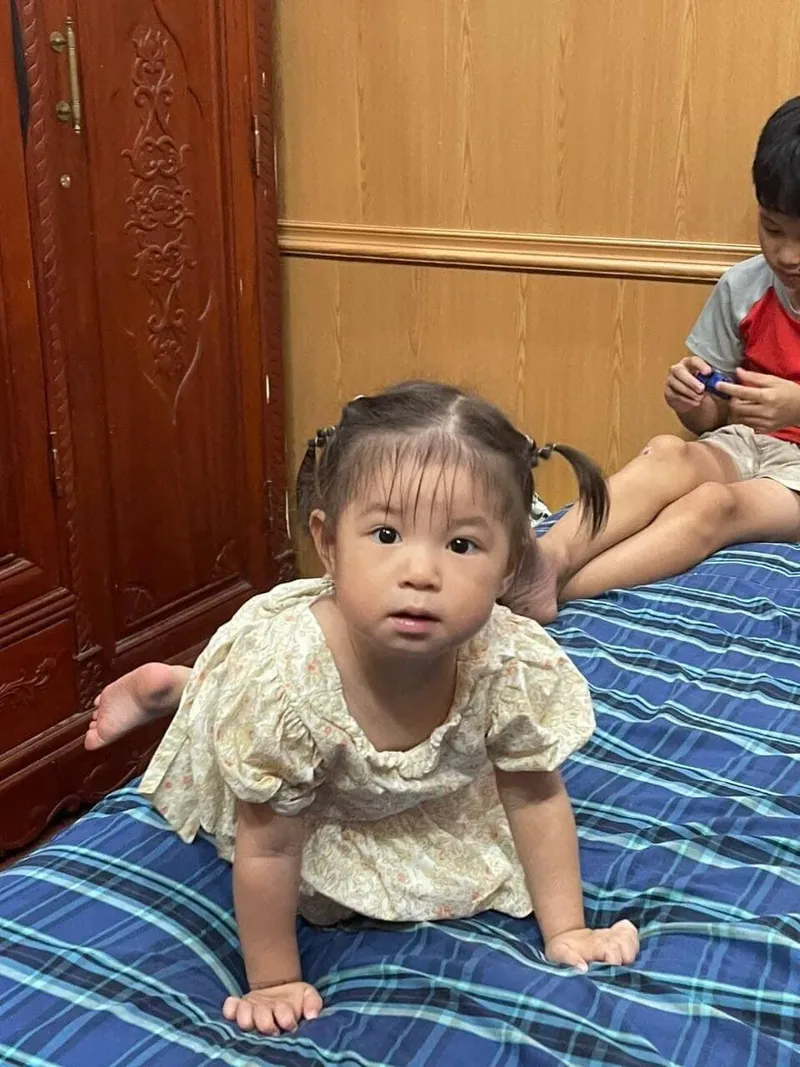 Gặp gỡ nụ cười dễ thương của ảnh em bé gái Gặp gỡ nụ cười dễ thương của ảnh em bé gái