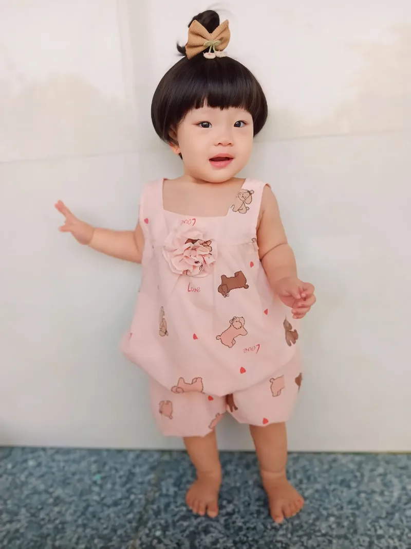 Khoảnh khắc ngọt ngào trong ảnh em bé gái Khoảnh khắc ngọt ngào trong ảnh em bé gái