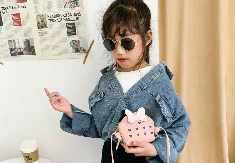 Ảnh em bé gái với nét mặt đầy sự trong sáng và hồn nhiên Ảnh em bé gái với nét mặt đầy sự trong sáng và hồn nhiên