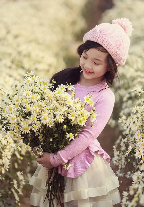 Vẻ đẹp trong sáng của ảnh em bé gái trong bộ váy xinh xắn Vẻ đẹp trong sáng của ảnh em bé gái trong bộ váy xinh xắn